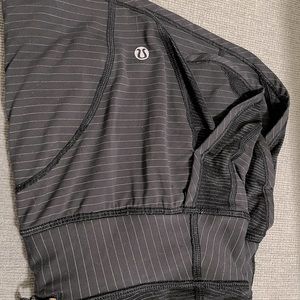 Lululemon 2.5” speed up, pinstriped